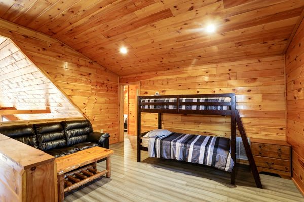 pocono-cabin-rental-Lenape-Lodge-023