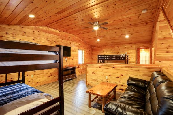 pocono-cabin-rental-Lenape-Lodge-025