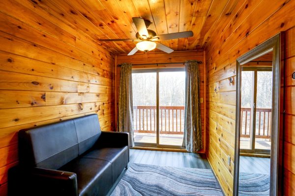 pocono-cabin-rental-Lenape-Lodge-032