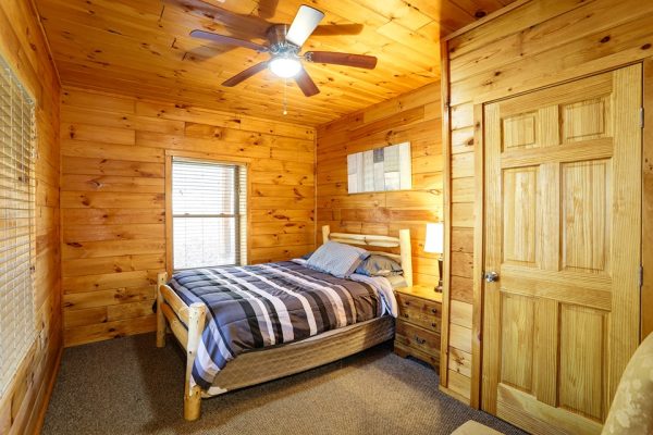 pocono-cabin-rental-Lenape-Lodge-045